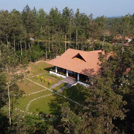 Stayvista At Cedar - Strelitzia 2Bhk With Breakfast And Jacuzzi Chikmagalūr Eksteriør billede