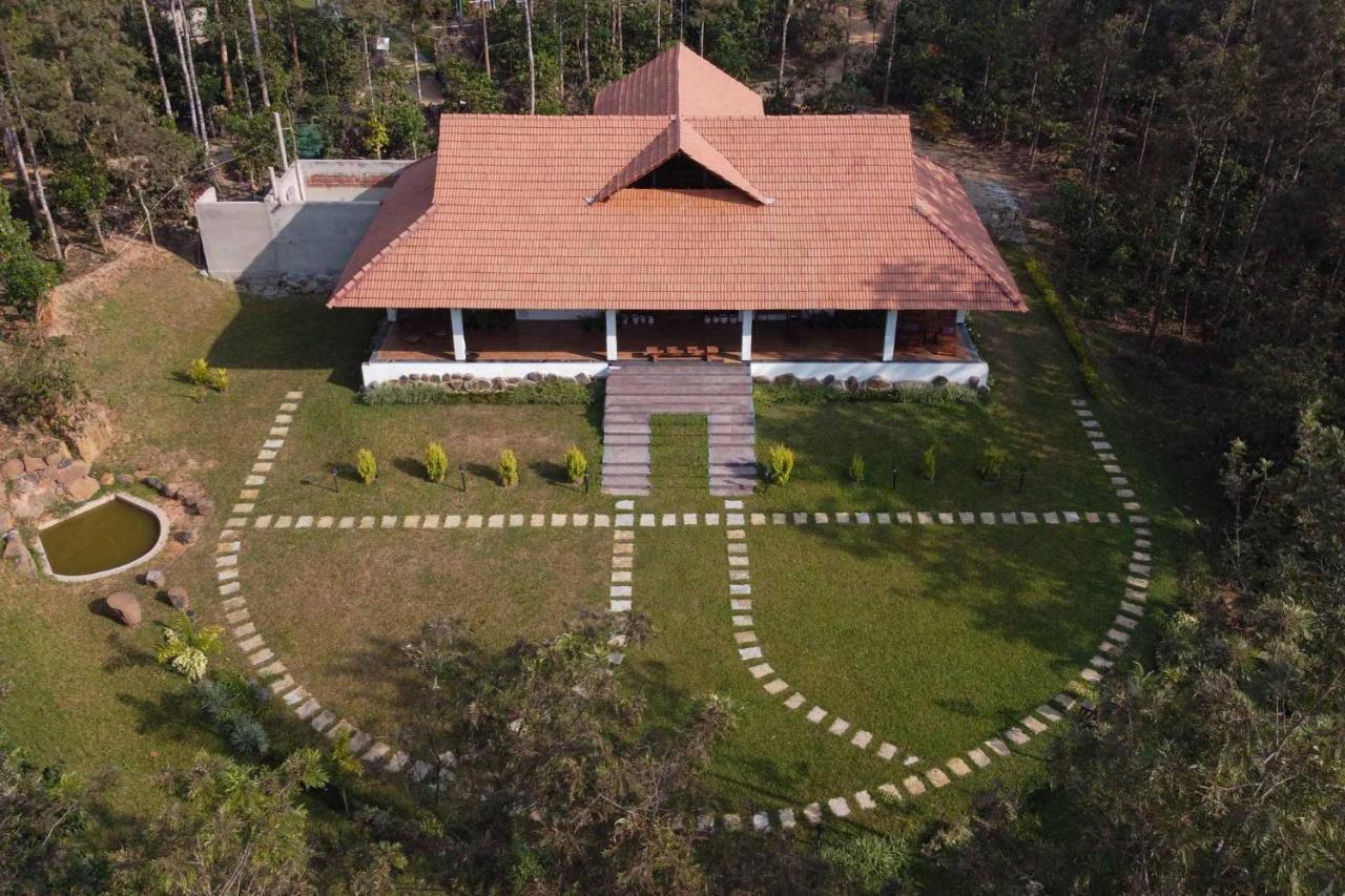 Stayvista At Cedar - Strelitzia 2Bhk With Breakfast And Jacuzzi Chikmagalūr Eksteriør billede